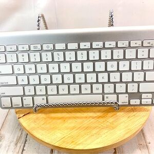 Apple blue tooth keyboard A1314